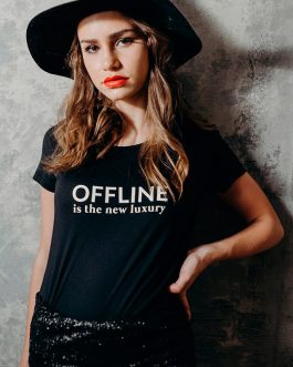 T-shirt mulher “Offline is the New Luxury”